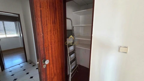 Apartamento T3 para Venda em Sacavém e Prior Velho