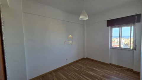 Apartamento T3 para Venda em Sacavém e Prior Velho