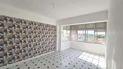 Apartamento T3 para Venda em Sacavém e Prior Velho