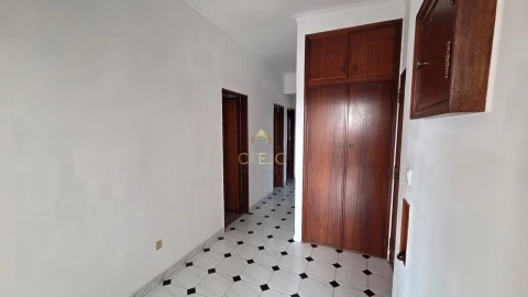 Apartamento T3 para Venda em Sacavém e Prior Velho