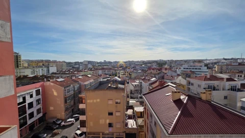 Apartamento T3 para Venda em Sacavém e Prior Velho