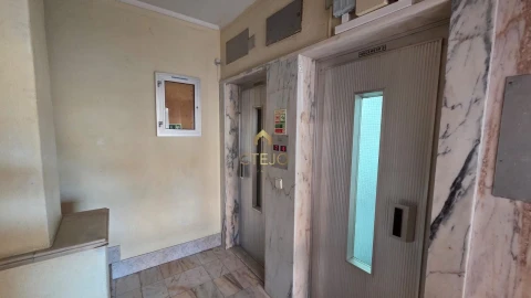 Apartamento T3 para Venda em Sacavém e Prior Velho