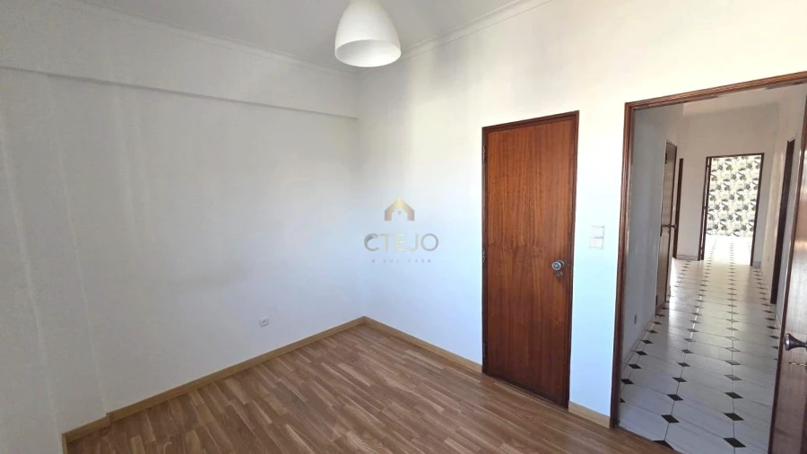 Apartamento T3 para Venda em Sacavém e Prior Velho Foto 16