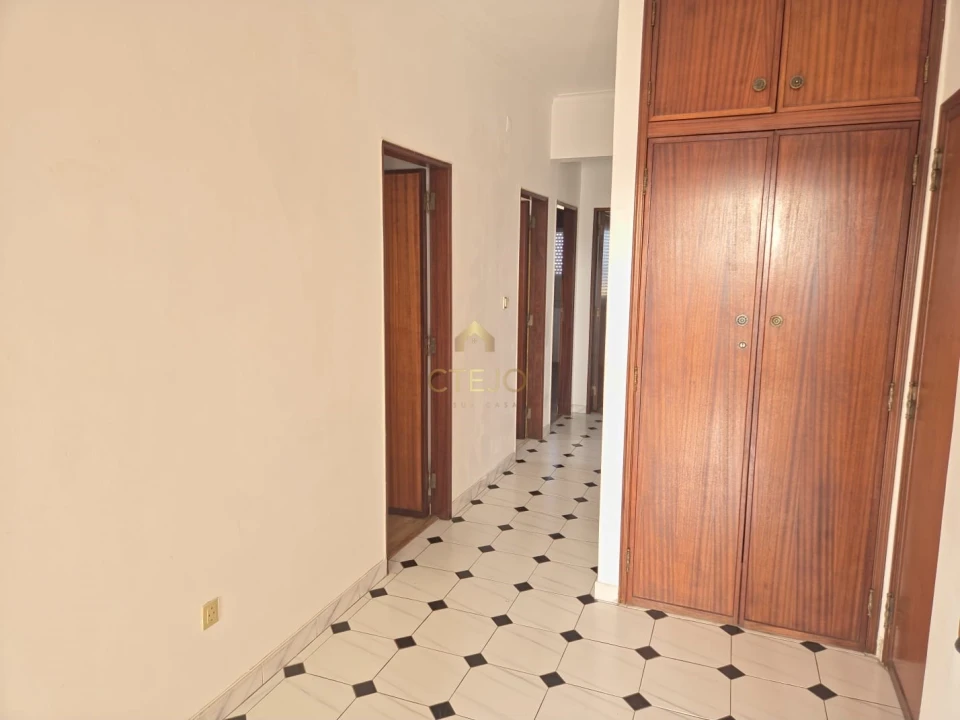 Apartamento T3 para Venda em Sacavém e Prior Velho Foto 13