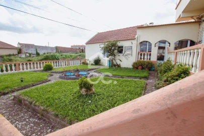 Moradia T6 para Venda em Vermelha