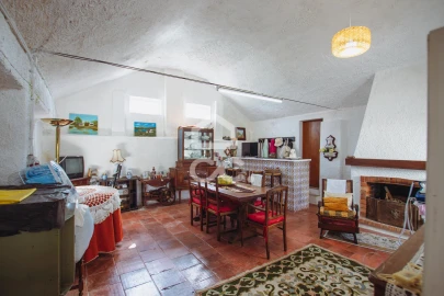 Moradia T6 para Venda em Vermelha