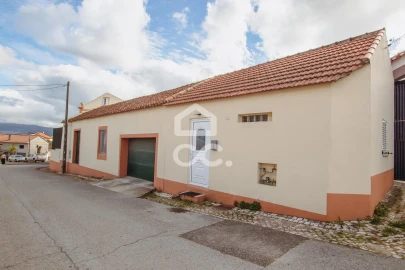 Moradia T6 para Venda em Vermelha