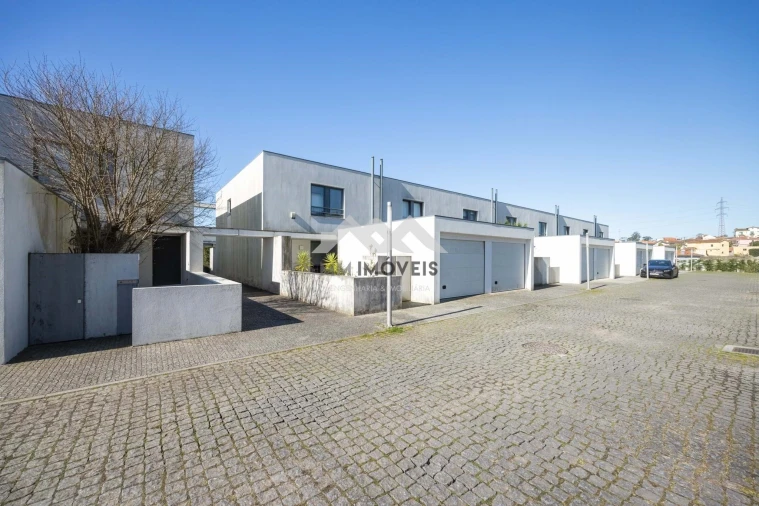 Moradia T3 para Venda em Castêlo da Maia Foto 2