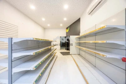 Armazém para Arrendamento em Ermesinde