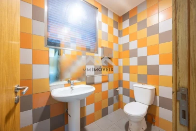 Armazém para Arrendamento em Ermesinde