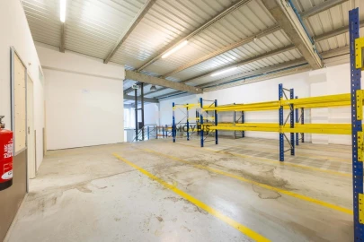 Armazém para Arrendamento em Ermesinde