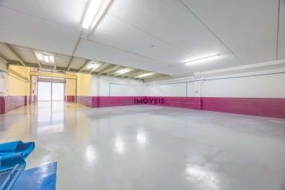 Armazém para Arrendamento em Ermesinde