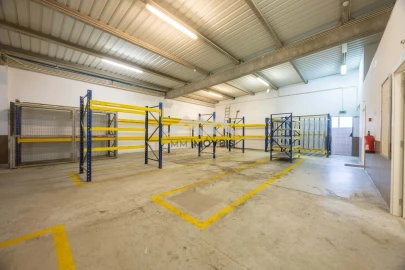 Armazém para Arrendamento em Ermesinde