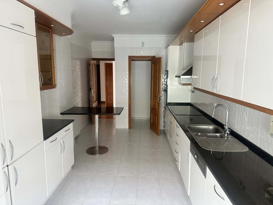 Apartamento T2 para Arrendamento em Areeiro Foto 20