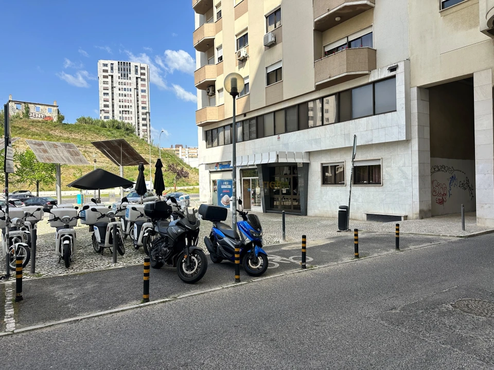 Apartamento T2 para Arrendamento em Areeiro Foto 9