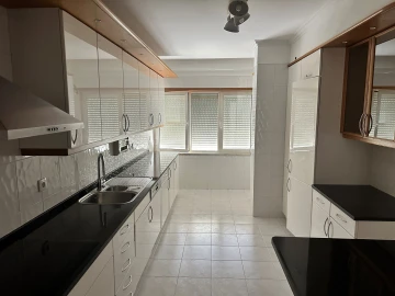 Apartamento T2 para Arrendamento em Areeiro