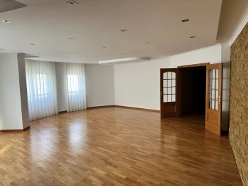 Apartamento T2 para Arrendamento em Areeiro