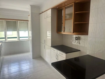 Apartamento T2 para Arrendamento em Areeiro