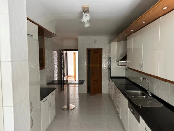 Apartamento T2 para Arrendamento em Areeiro