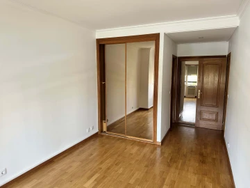 Apartamento T2 para Arrendamento em Areeiro