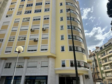 Apartamento T2 para Arrendamento em Areeiro