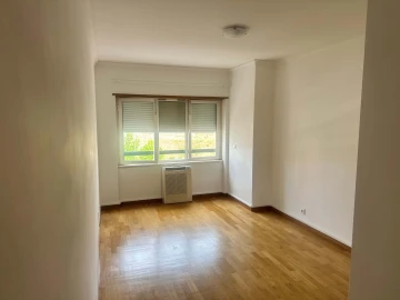 Apartamento T2 para Arrendamento em Areeiro