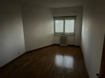 Apartamento T2 para Arrendamento em Areeiro