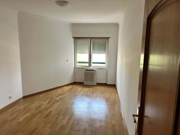 Apartamento T2 para Arrendamento em Areeiro
