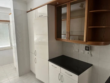 Apartamento T2 para Arrendamento em Areeiro