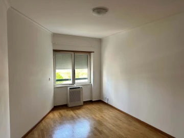 Apartamento T2 para Arrendamento em Areeiro