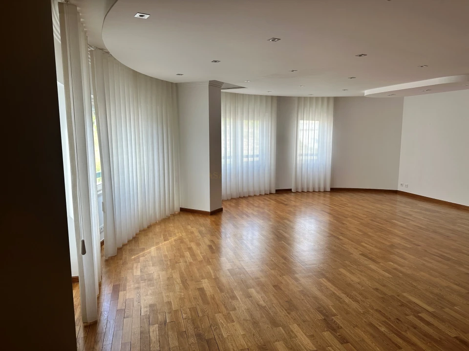 Apartamento T2 para Arrendamento em Areeiro Foto 19