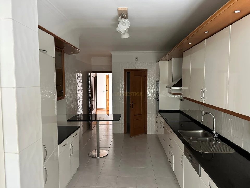 Apartamento T2 para Arrendamento em Areeiro Foto 29