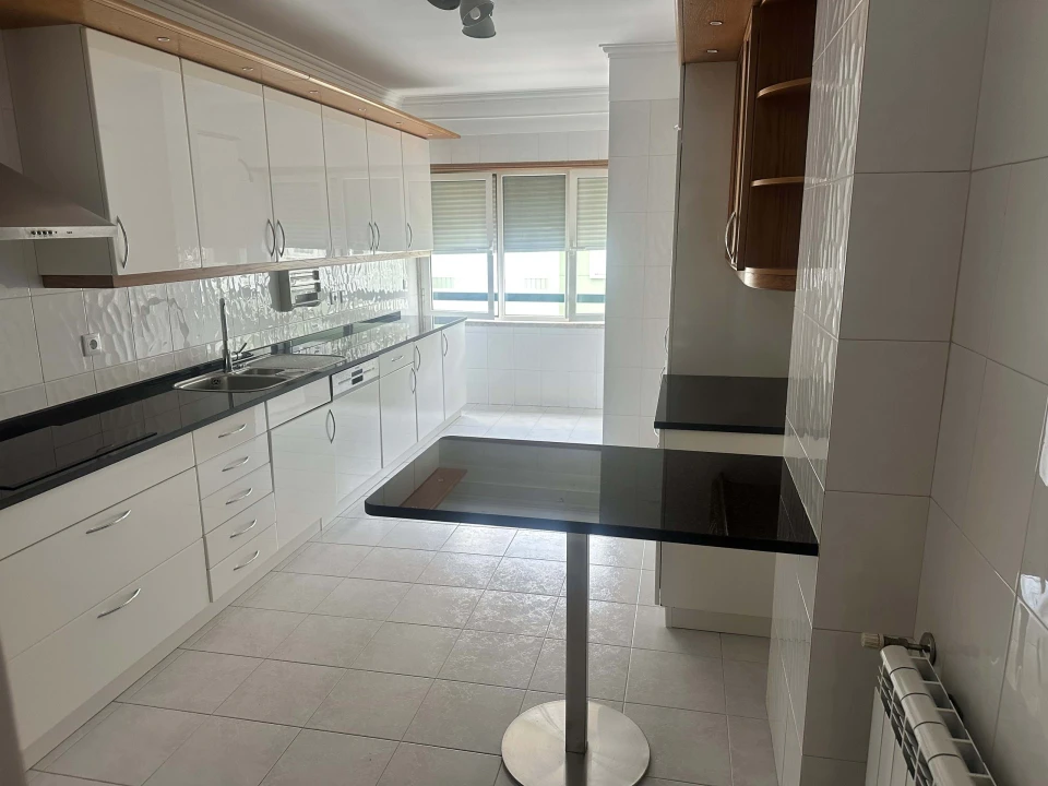 Apartamento T2 para Arrendamento em Areeiro Foto 14