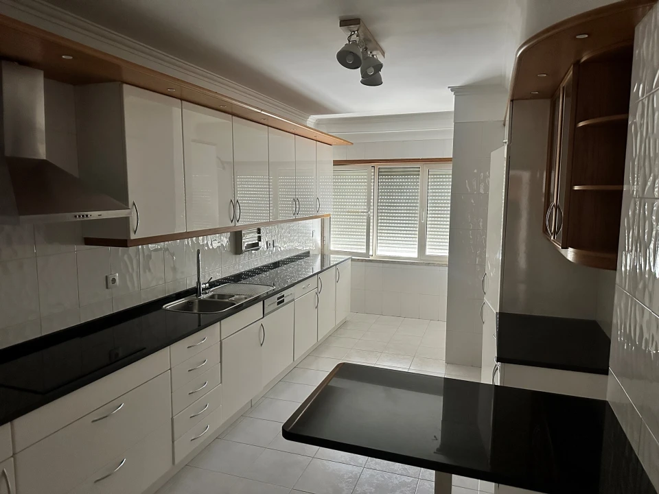 Apartamento T2 para Arrendamento em Areeiro Foto 26