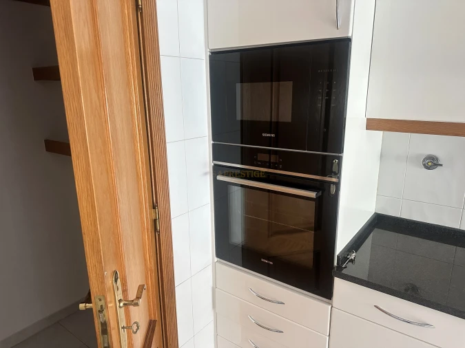 Apartamento T2 para Arrendamento em Areeiro Foto 21