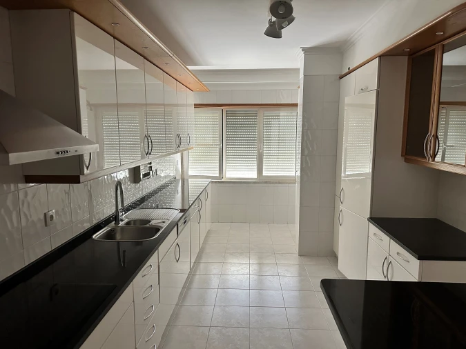 Apartamento T2 para Arrendamento em Areeiro Foto 27