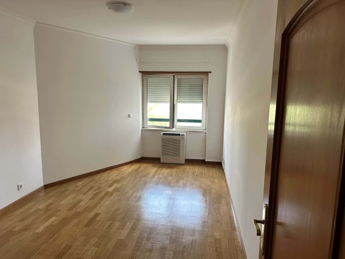 Apartamento T2 para Arrendamento em Areeiro Foto 30