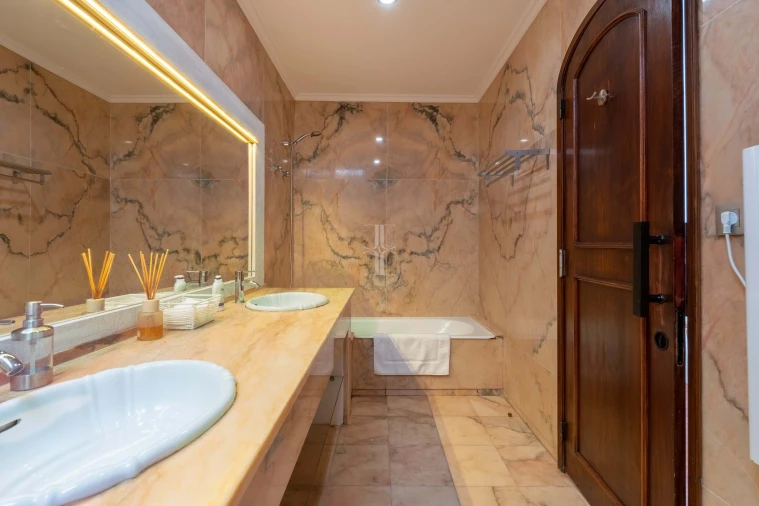 Apartamento T6 para Venda em Costa da Caparica Foto 32