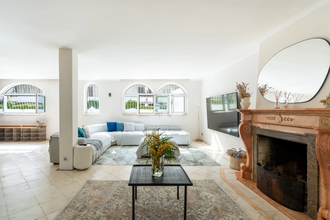 Apartamento T6 para Venda em Costa da Caparica Foto 5