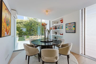 Moradia T4 para Venda em Carnaxide e Queijas