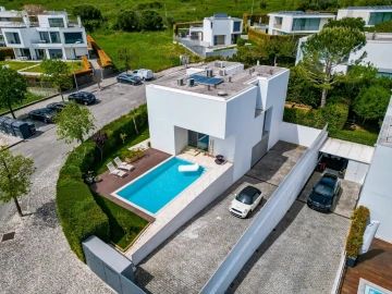 Moradia T4 para Venda em Carnaxide e Queijas