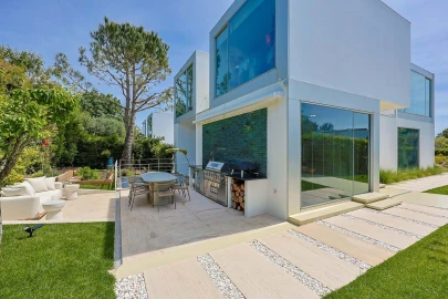 Moradia T4 para Venda em Carnaxide e Queijas