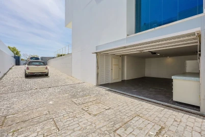 Moradia T4 para Venda em Carnaxide e Queijas