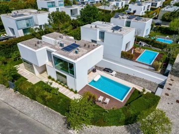 Moradia T4 para Venda em Carnaxide e Queijas