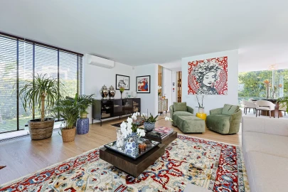 Moradia T4 para Venda em Carnaxide e Queijas