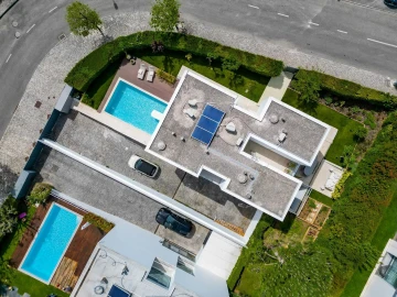 Moradia T4 para Venda em Carnaxide e Queijas