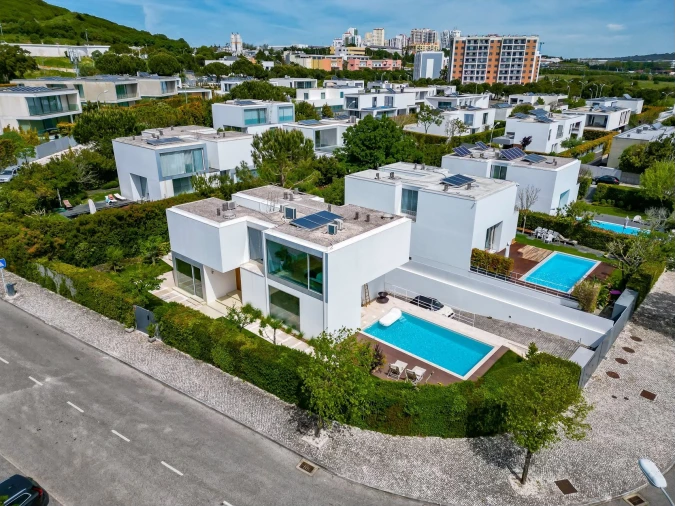 Moradia T4 para Venda em Carnaxide e Queijas Foto 78