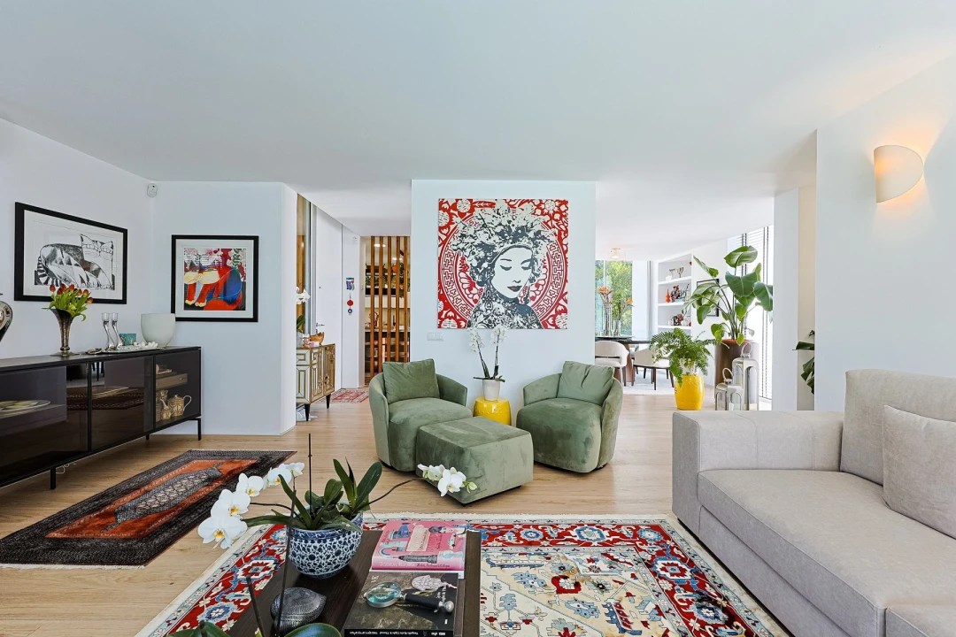 Moradia T4 para Venda em Carnaxide e Queijas Foto 1