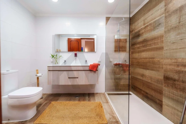 Moradia T3 para Arrendamento férias em Montenegro Foto 30