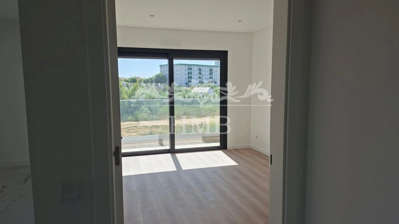Apartamento T2 para Venda em Portimão Foto 16